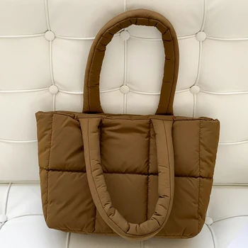 Корейски ежедневни пухкави чанти за жени Луксозна дизайнерска чанта чанта 2023 Ново в полиестерна бродерия квадратна рамо за подмишници